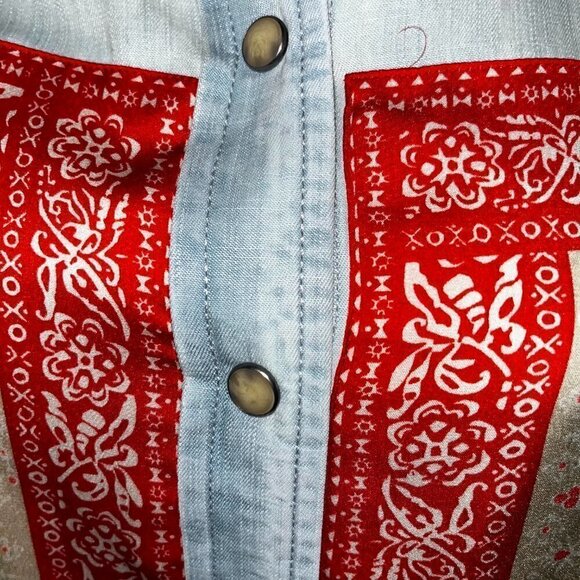 Lucky Brand Chambray & Bandana Scarf Print Snap Front Long Sleeve Blouse -EUC -S - Picture 3 of 9